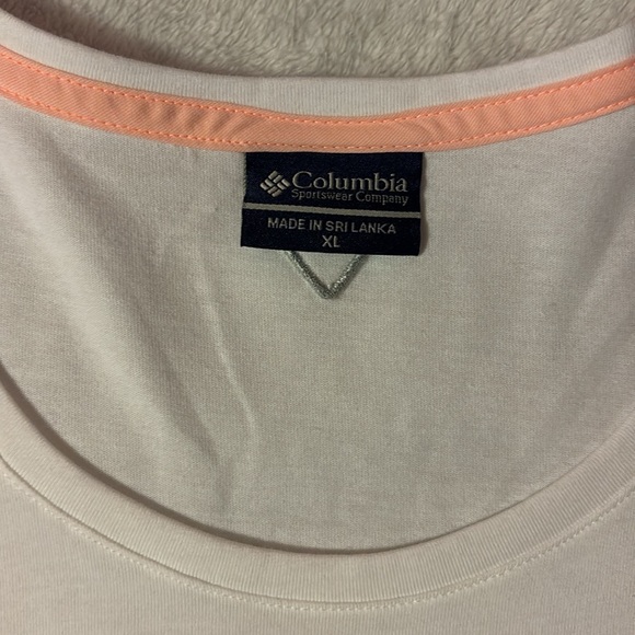 NWT Columbia pocket tshirt. White with blue/peach. XL. - Picture 14 of 15